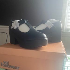 BLACK CHUNKY MARY JANE PLATFORMS!!!